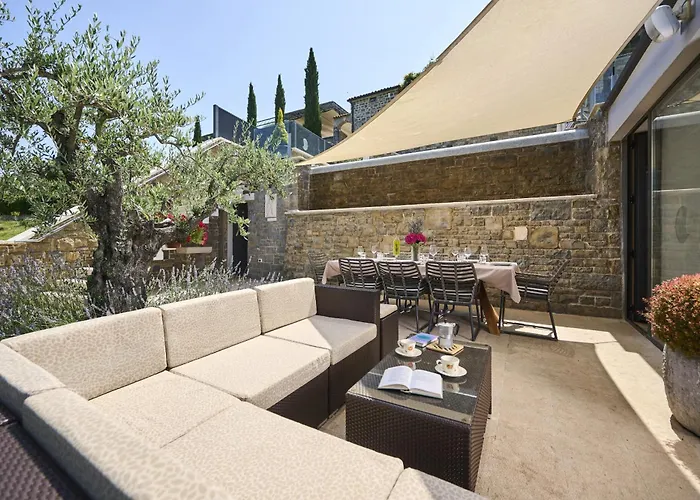 Monte Near Umag For 10 People With Heated Infinity Pool, & Play Merisce