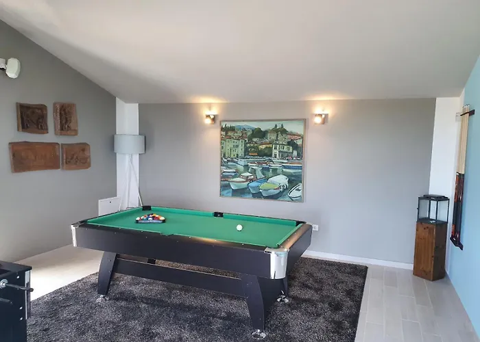 Monte Near Umag For 10 People With Heated Infinity Pool, & Play * Merisce