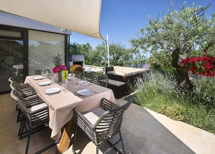 Monte Near Umag For 10 People With Heated Infinity Pool, & Play