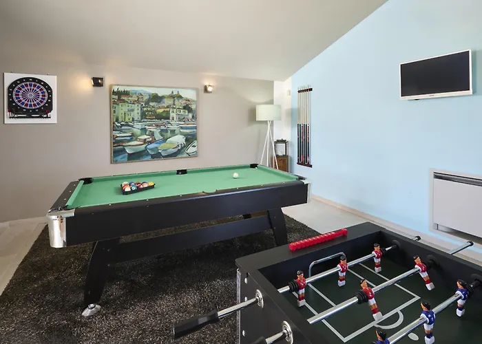 Monte Near Umag For 10 People With Heated Infinity Pool, & Play *