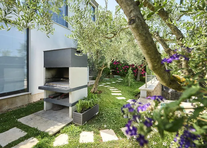 Monte Near Umag For 10 People With Heated Infinity Pool, & Play Villa *