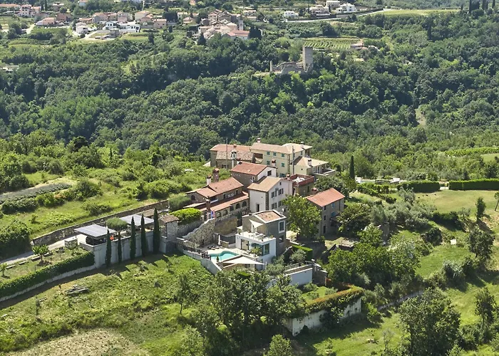 Monte Near Umag For 10 People With Heated Infinity Pool, & Play Villa Merisce