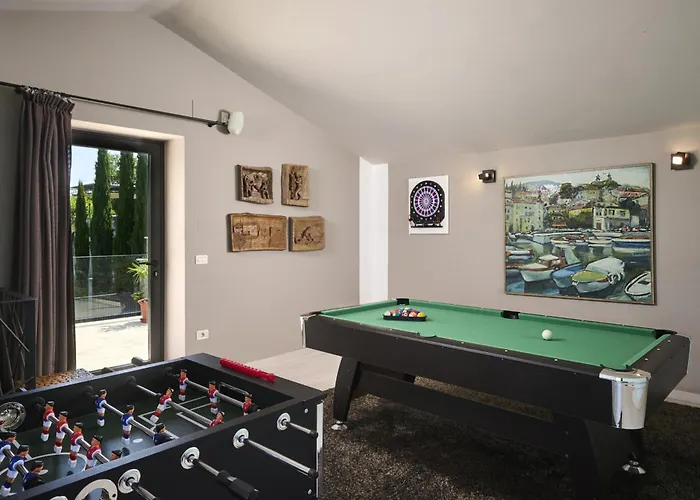 Monte Near Umag For 10 People With Heated Infinity Pool, & Play Merisce